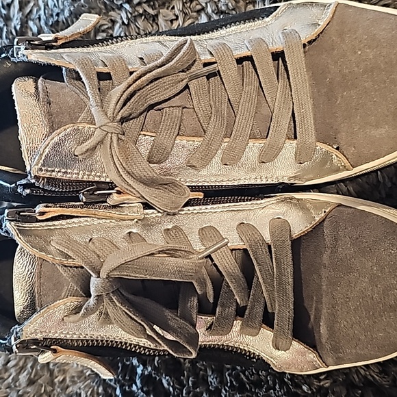 Blondo Sneakers - Picture 4 of 5